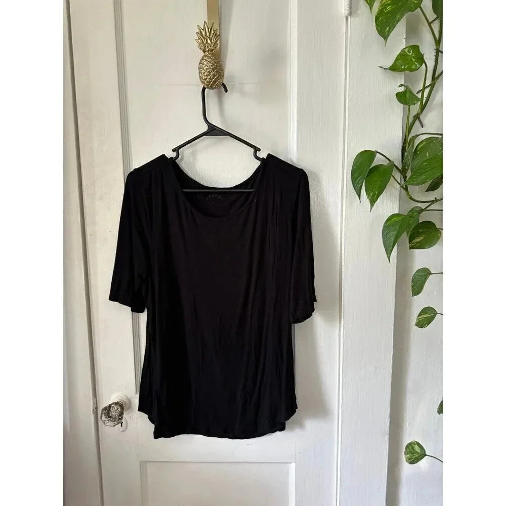Apt 9 Women’s size medium black shirt